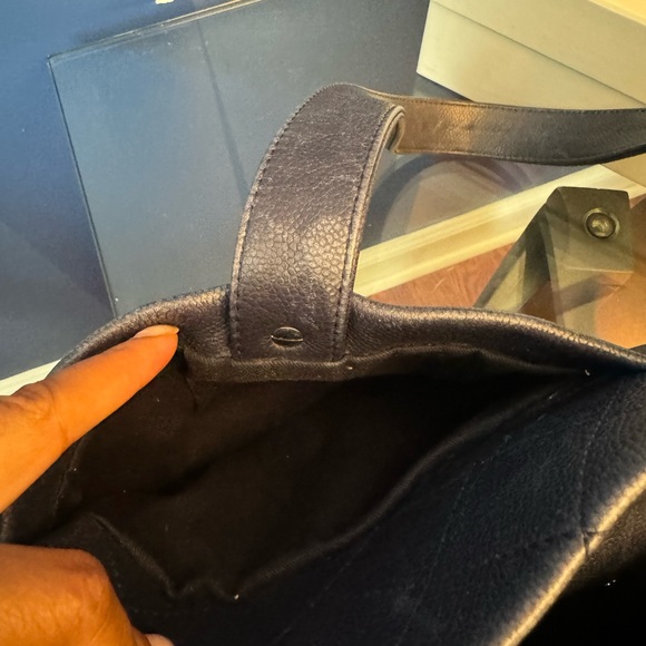 Chanel Caviar Navy Leather tote bag - Large CC embossed logo on front - Picture 10 of 13
